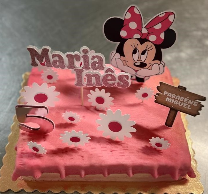 bolo de aniversário em 3D com o tema da Minnie